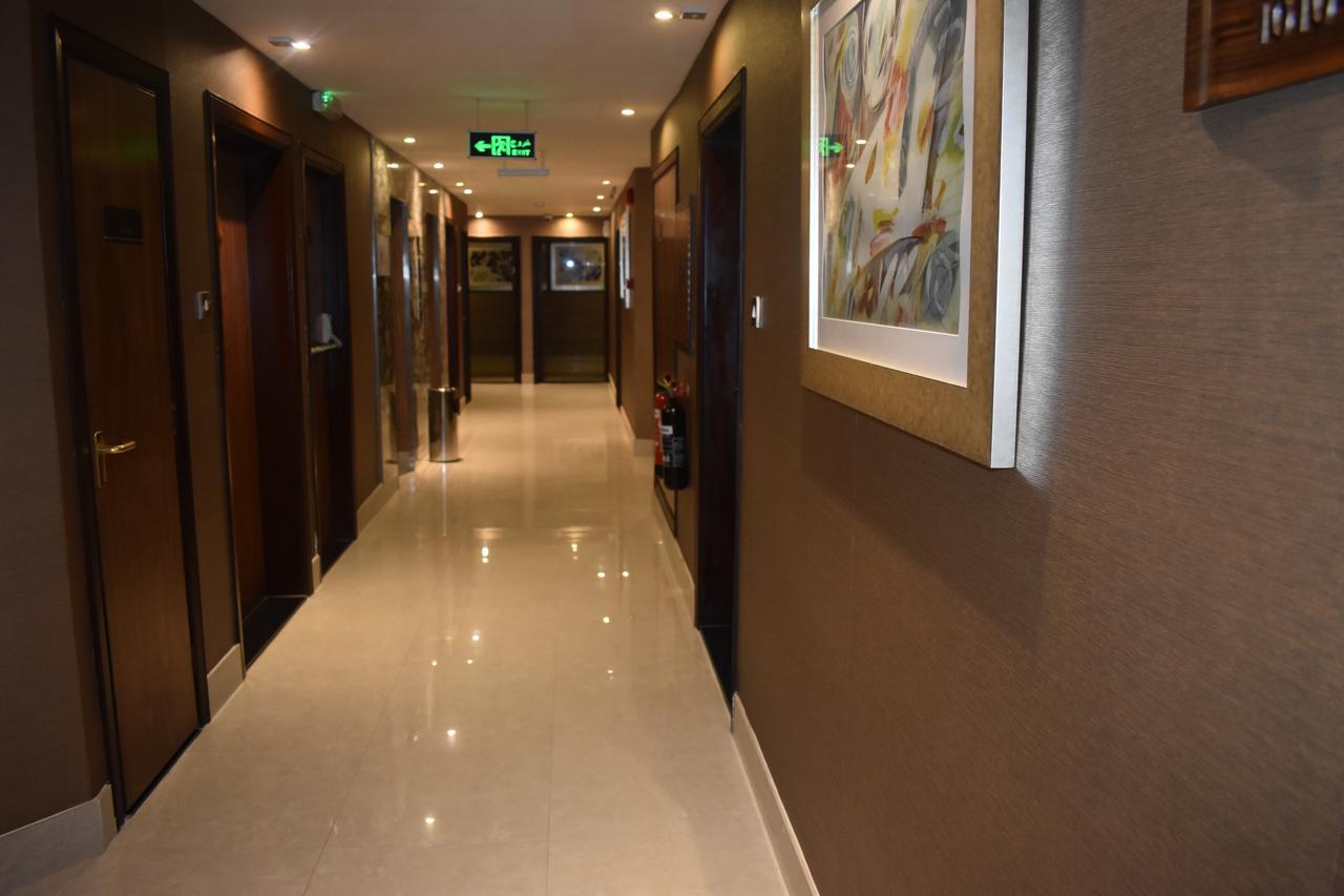Emirates Plaza Hotel Abu Dhabi Exterior foto